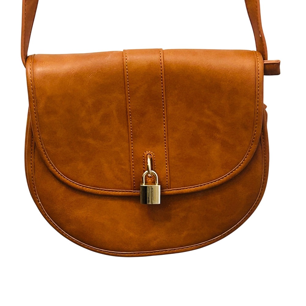 JustFab NWOT Cognac Tan Saddle Crossbody Bag Gold Lock Faux Leather Saddlebag